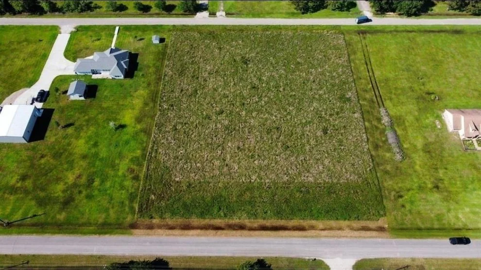 Unit for sale at 197 Avenue C, Alvin, TX 77511