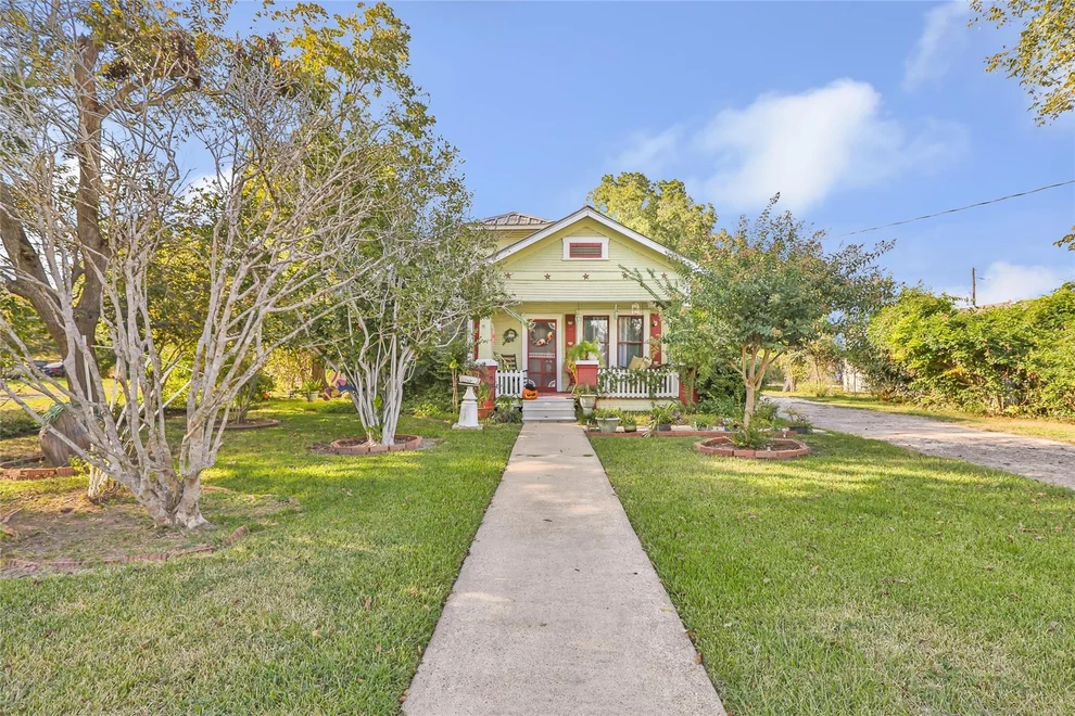 Unit for sale at 200 E Linney Street, Dayton, TX 77535