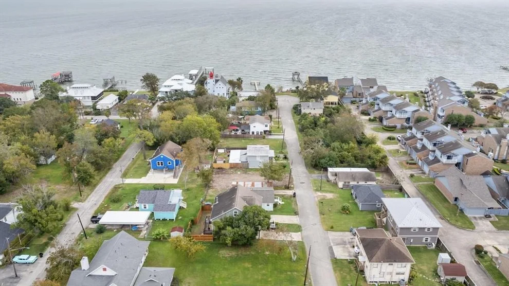 Unit for sale at 214 S Y Street, La Porte, TX 77571