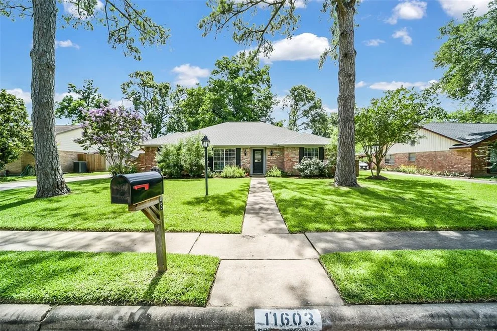 Unit for sale at 11603 Barwood Bend Drive, Houston, TX 77065