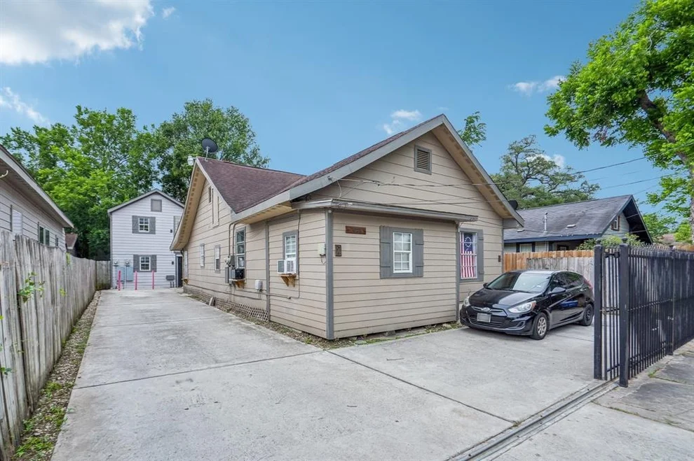 Unit for sale at 7044 Avenue E, Houston, TX 77011