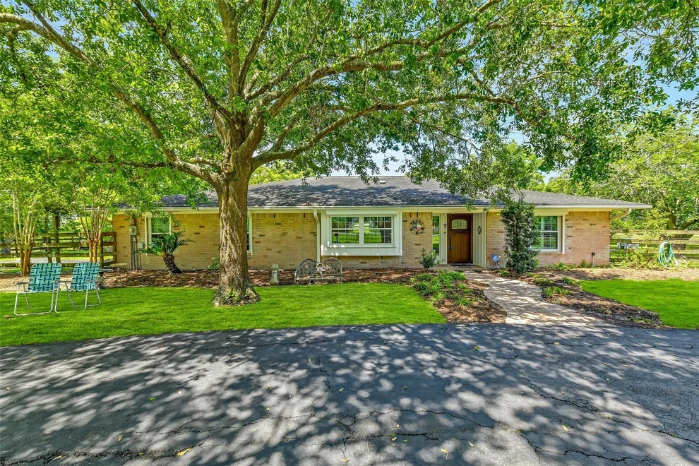 Unit for sale at 13320 County Road 184, Alvin, TX 77511