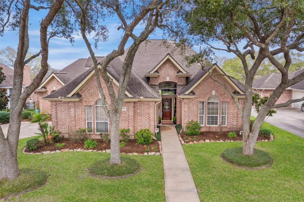 Unit for sale at 308 Green Oaks Drive, League City, TX 77573