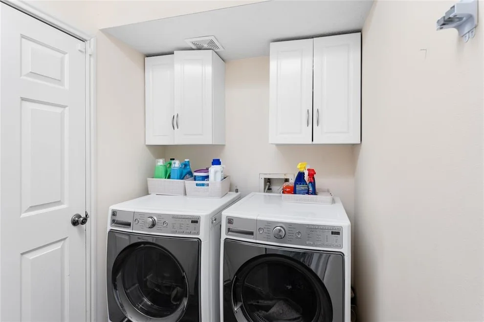 Unit for sale at 151 N Wynnoak Circle, The Woodlands, TX 77382