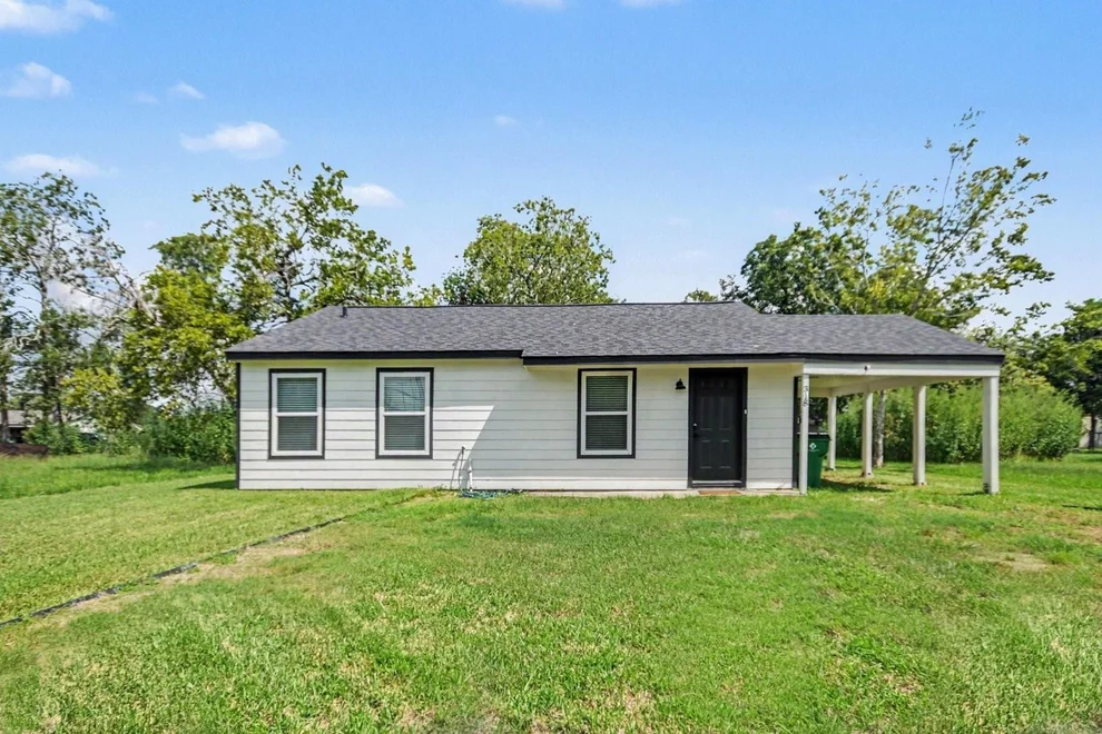 Unit for sale at 318 N Columbia Street, Angleton, TX 77515