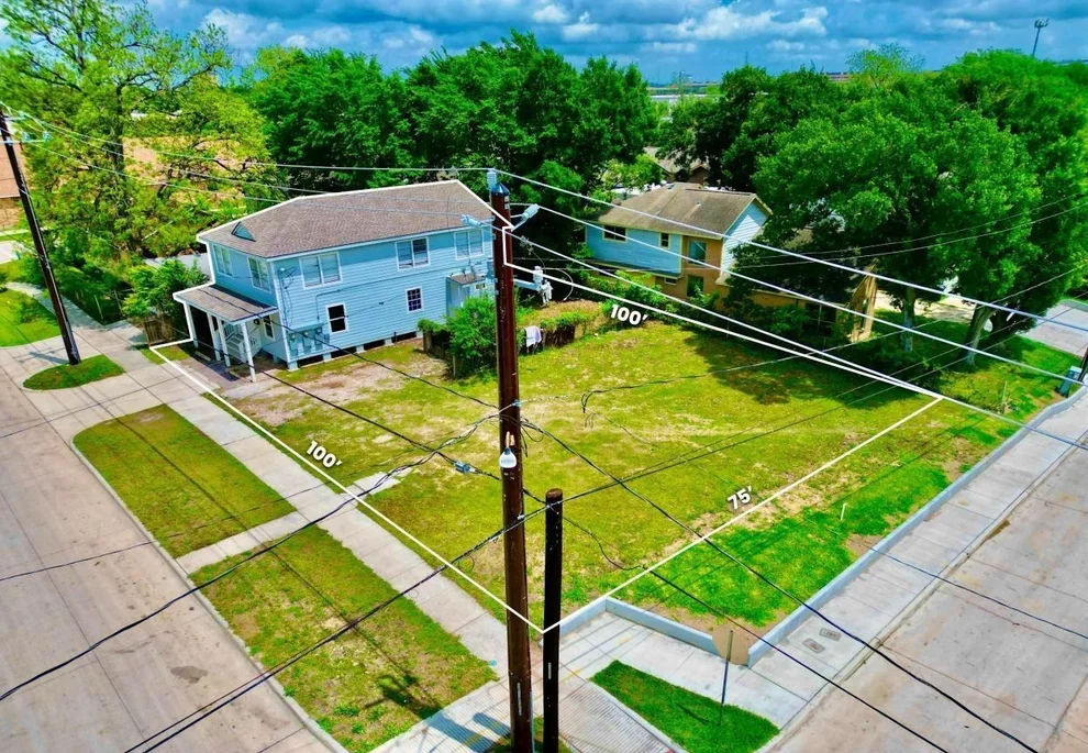 Unit for sale at 307 S 79th Street, Houston, TX 77012