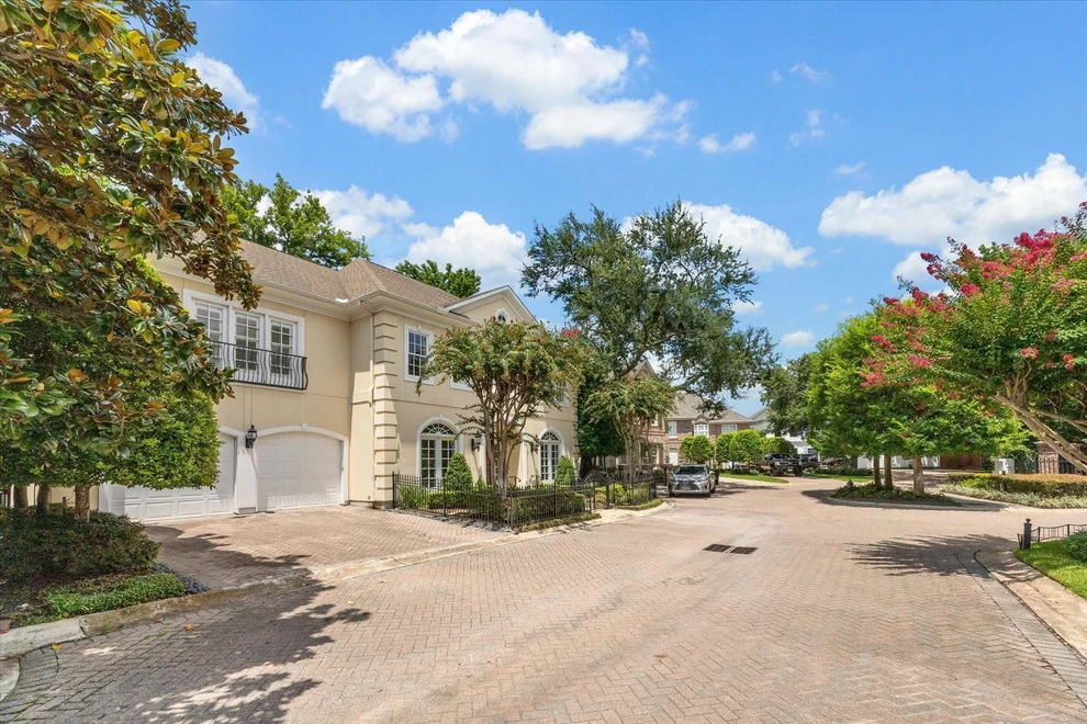 Unit for sale at 5239 Stamper Way, Houston, TX 77056