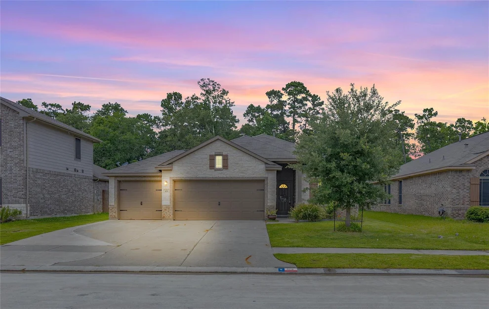 Unit for sale at 426 Kickapoo Drive, Anahuac, TX 77514