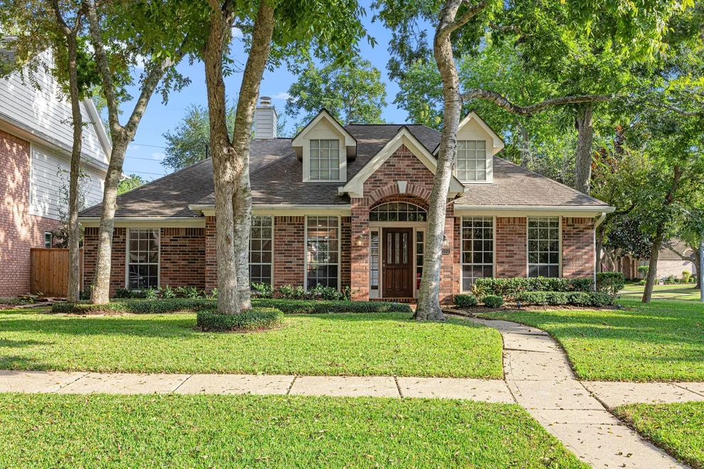 Unit for sale at 1102 Wood Fern Drive, Sugar Land, TX 77479