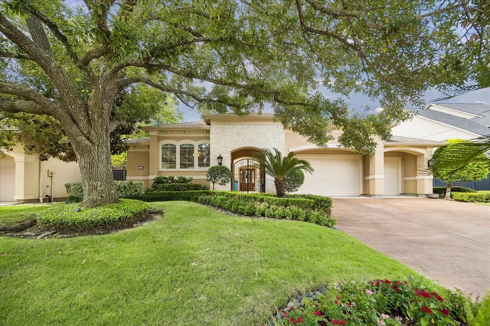 Unit for sale at 11927 Legend Manor Drive, Houston, TX 77082