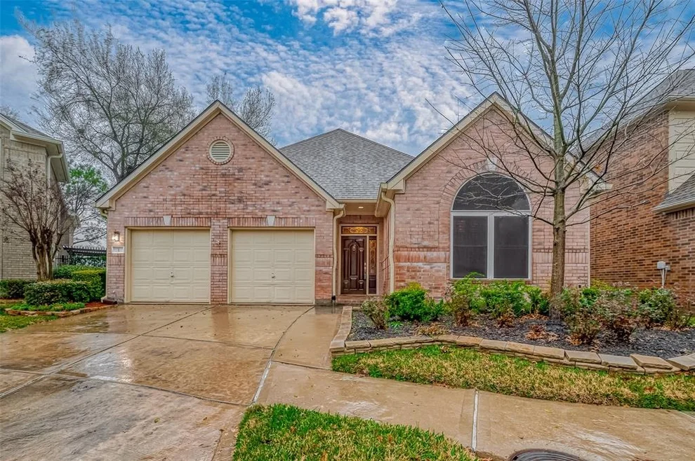 Unit for sale at 5 Parkway Place, Jersey Village, TX 77040