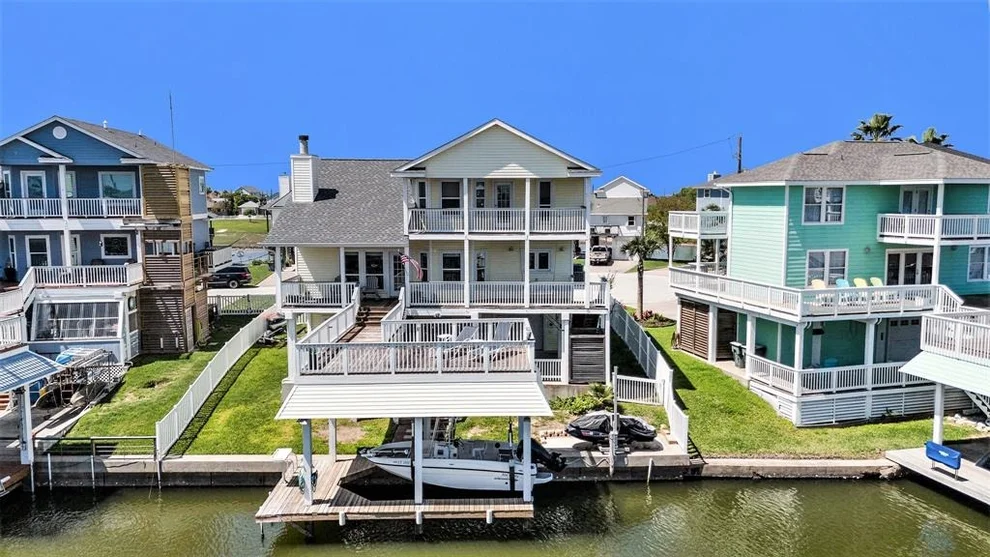 Unit for sale at 12821 E Barcelona, Galveston, TX 77554