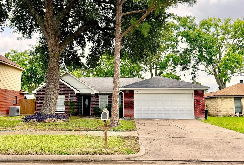 Unit for sale at 9919 Glenkirk Drive, Houston, TX 77089