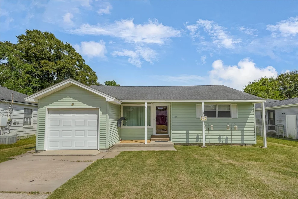 Unit for sale at 1021 West Drive, Port Neches, TX 77651