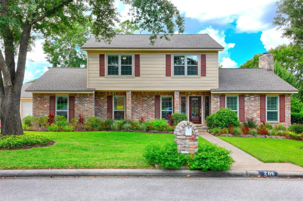Unit for sale at 206 Virginia Lane, Conroe, TX 77304