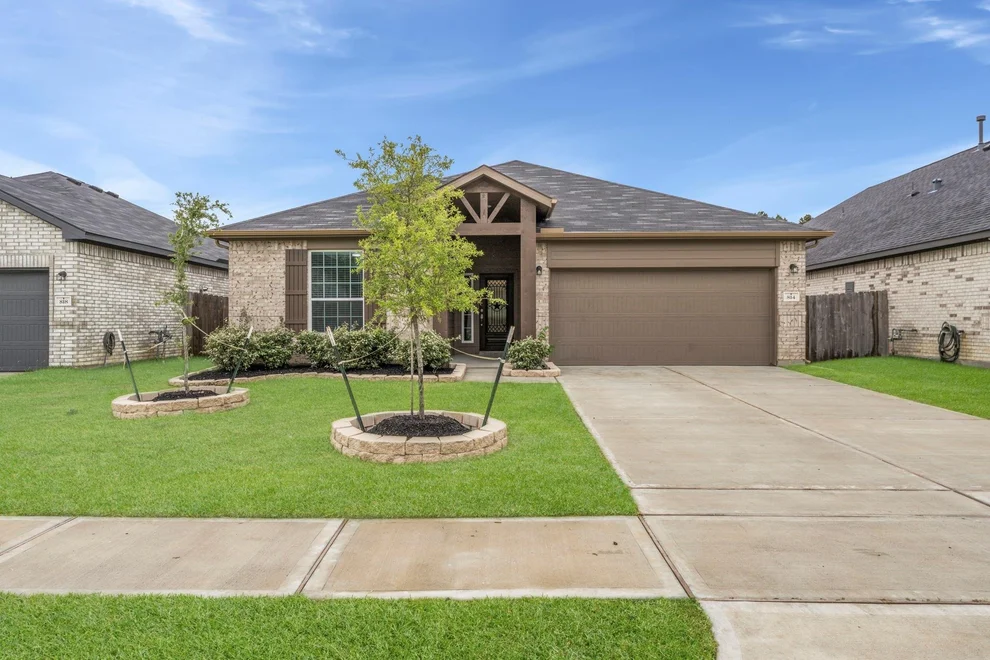 Unit for sale at 814 White Pine Haven Lane, Crosby, TX 77532