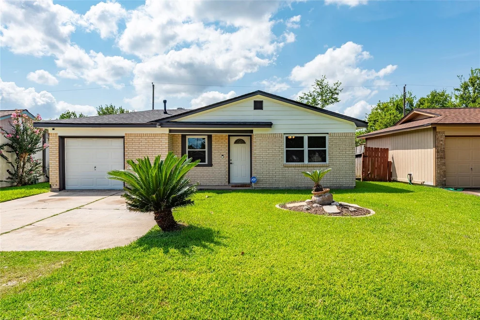 Unit for sale at 10802 Bois D Arc Street, La Porte, TX 77571