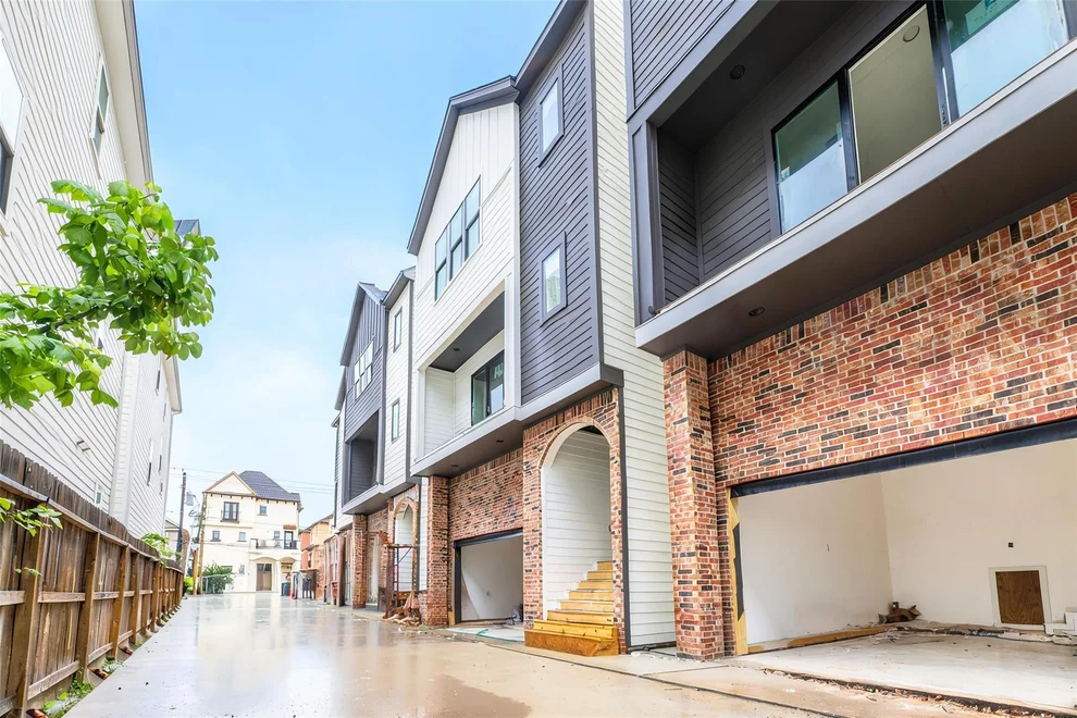 Unit for sale at 1507 W 23rd Street, Houston, TX 77008