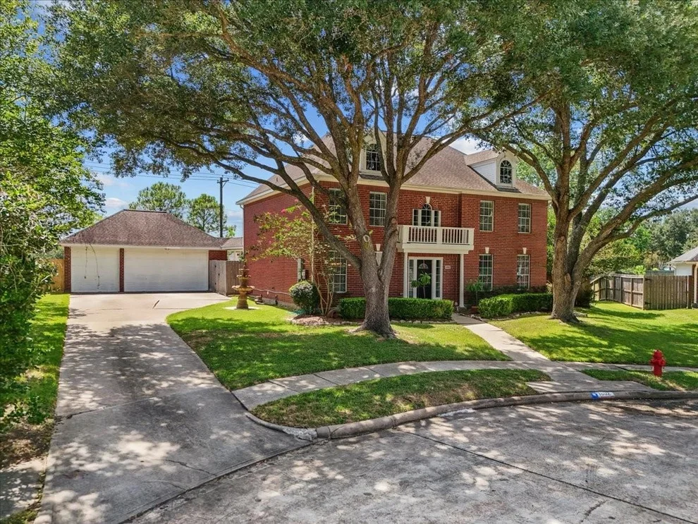 Unit for sale at 1802 Creekside Drive, Friendswood, TX 77546