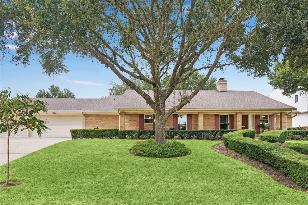 Unit for sale at 9110 Cliffwood Drive, Houston, TX 77096