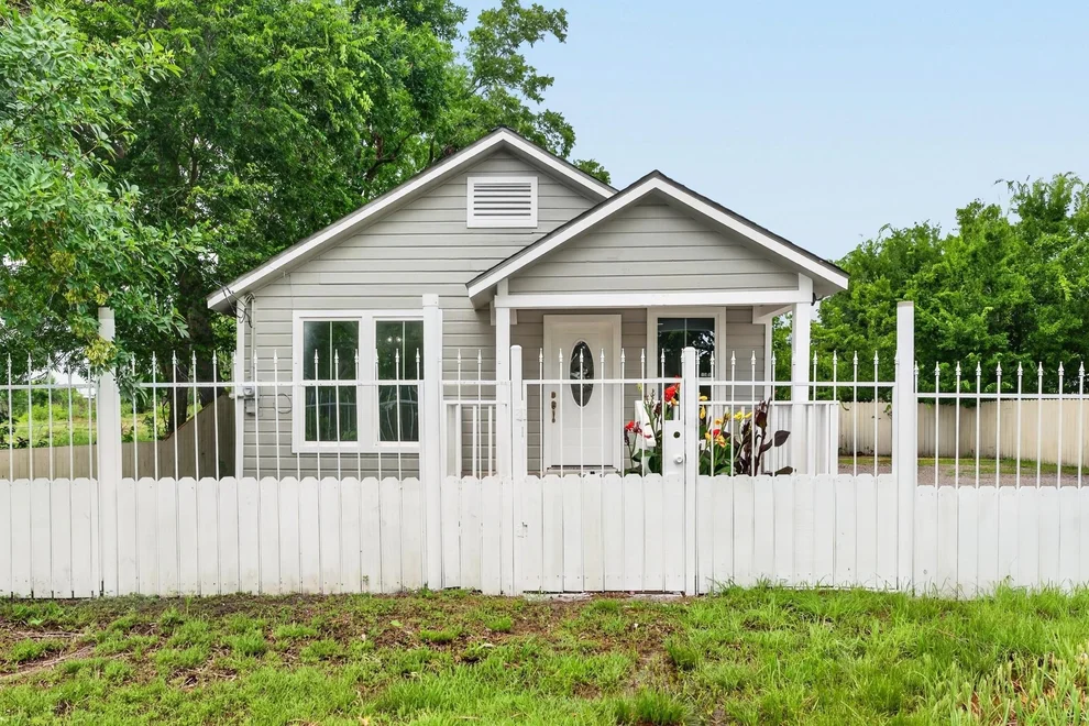 Unit for sale at 107 N 10th Street, Richmond, TX 77469