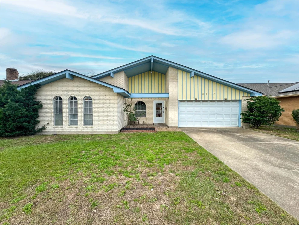 Unit for sale at 3217 Pine Street, Galveston, TX 77551