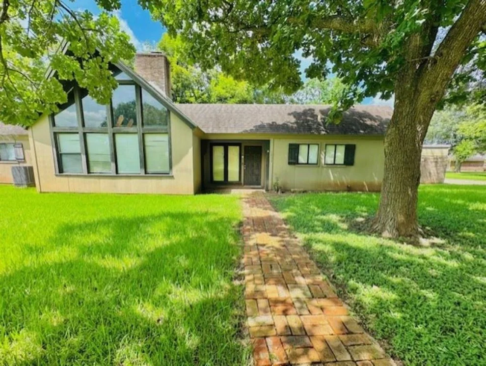 Unit for sale at 1628 Kelving Way, Wharton, TX 77488