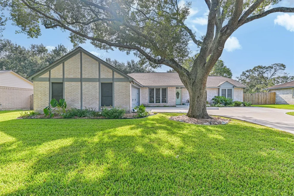 Unit for sale at 1310 W Castlewood Avenue, Friendswood, TX 77546
