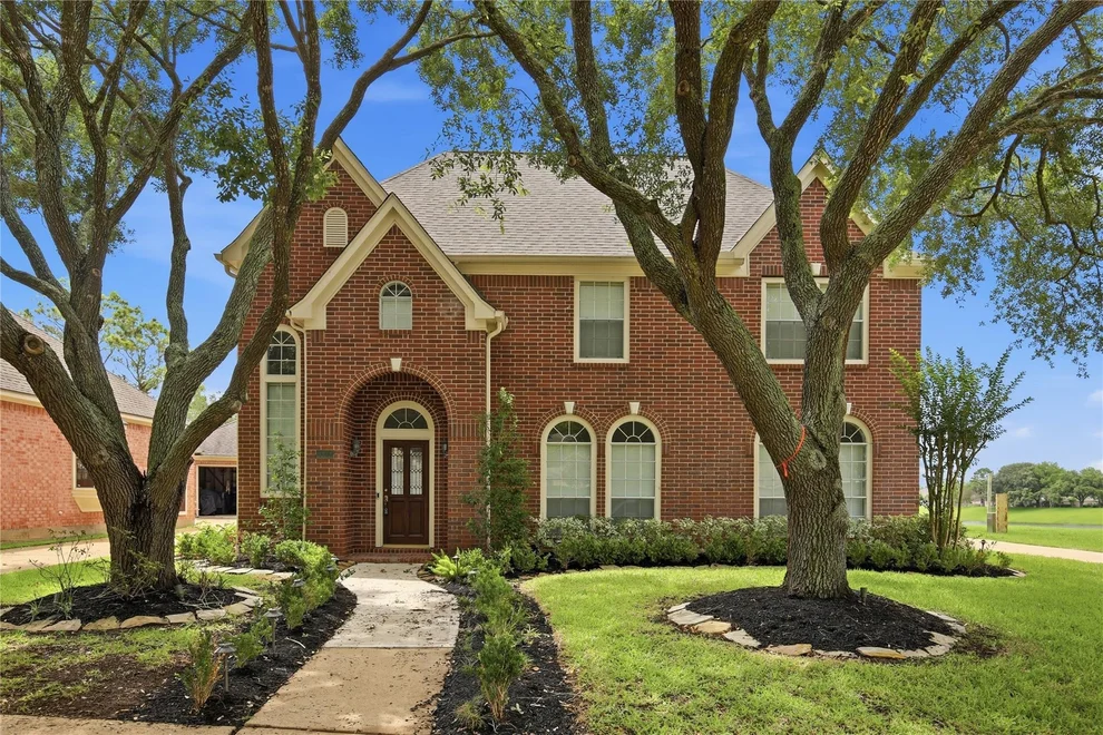 Unit for sale at 4919 Avondale Drive, Sugar Land, TX 77479