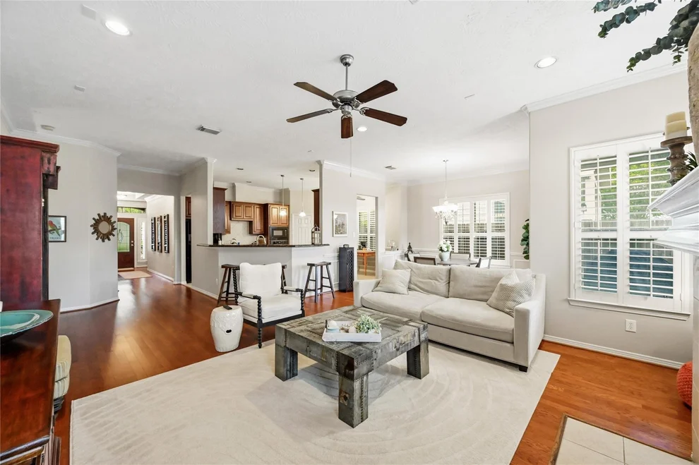 Unit for sale at 1470 Sherwood Park Circle, Houston, TX 77043