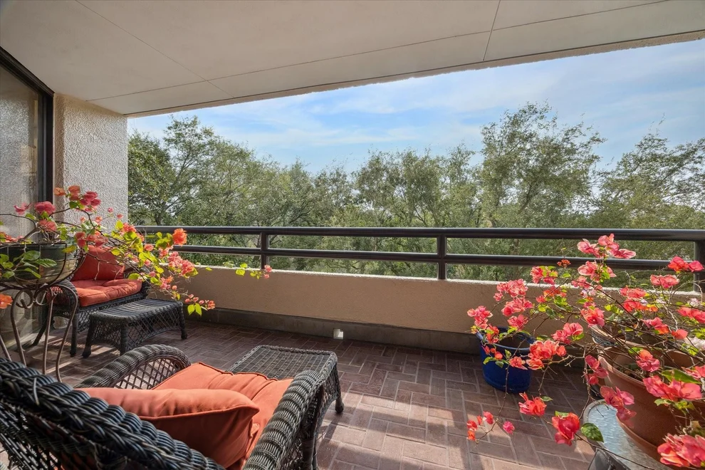 Unit for sale at 101 Westcott Street, Houston, TX 77007