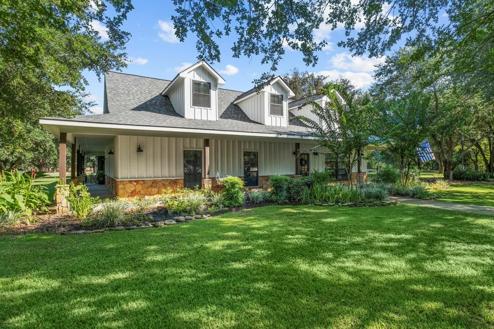 Unit for sale at 13319 Colony Road, Needville, TX 77461
