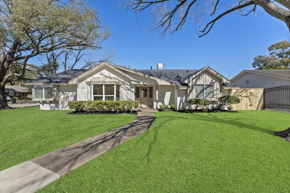 Unit for sale at 8014 Meadowcroft Drive, Houston, TX 77063