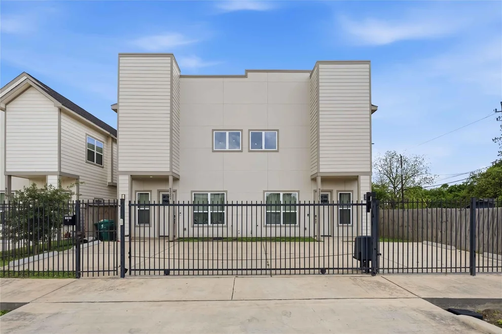 Unit for sale at 9320 Coffee Street, Houston, TX 77033