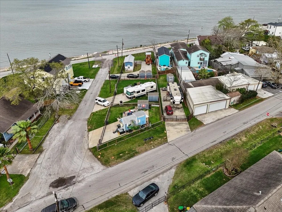 Unit for sale at 4403 W Bayshore Drive, Bacliff, TX 77518