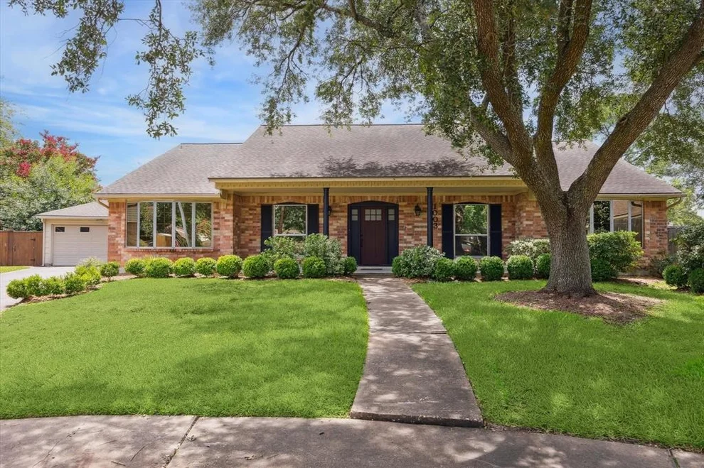 Unit for sale at 1003 Kemberton Drive, Houston, TX 77062
