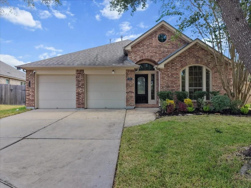 Unit for sale at 2805 Enchanted Lake Drive, Pearland, TX 77584