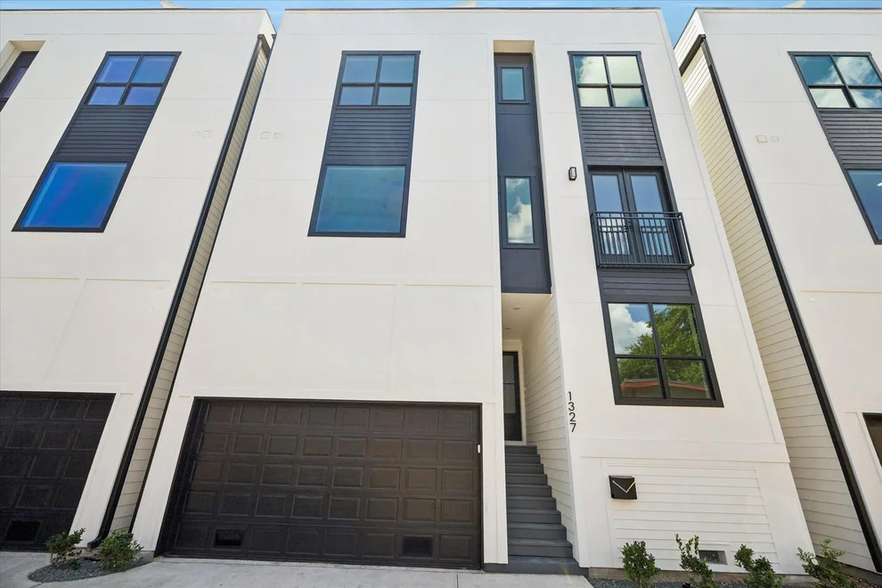 Unit for sale at 1325 W 22nd Street, Houston, TX 77008
