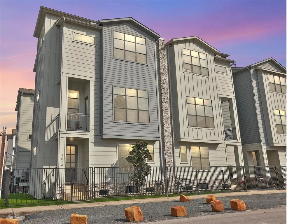 Unit for sale at 1514 Beall Street, Houston, TX 77008