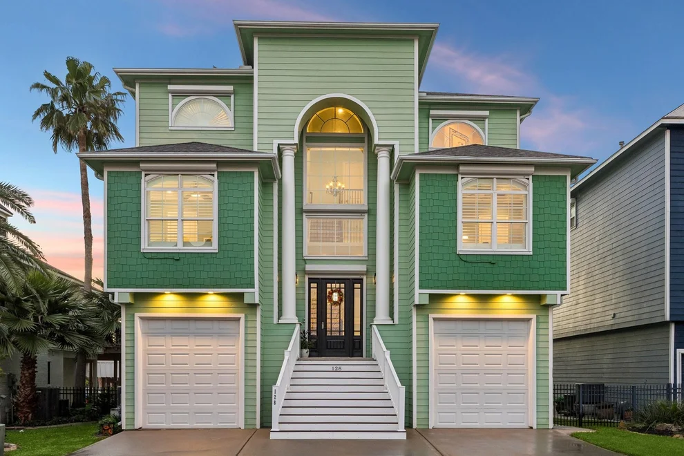 Unit for sale at 128 Starboard Drive, Dickinson, TX 77539