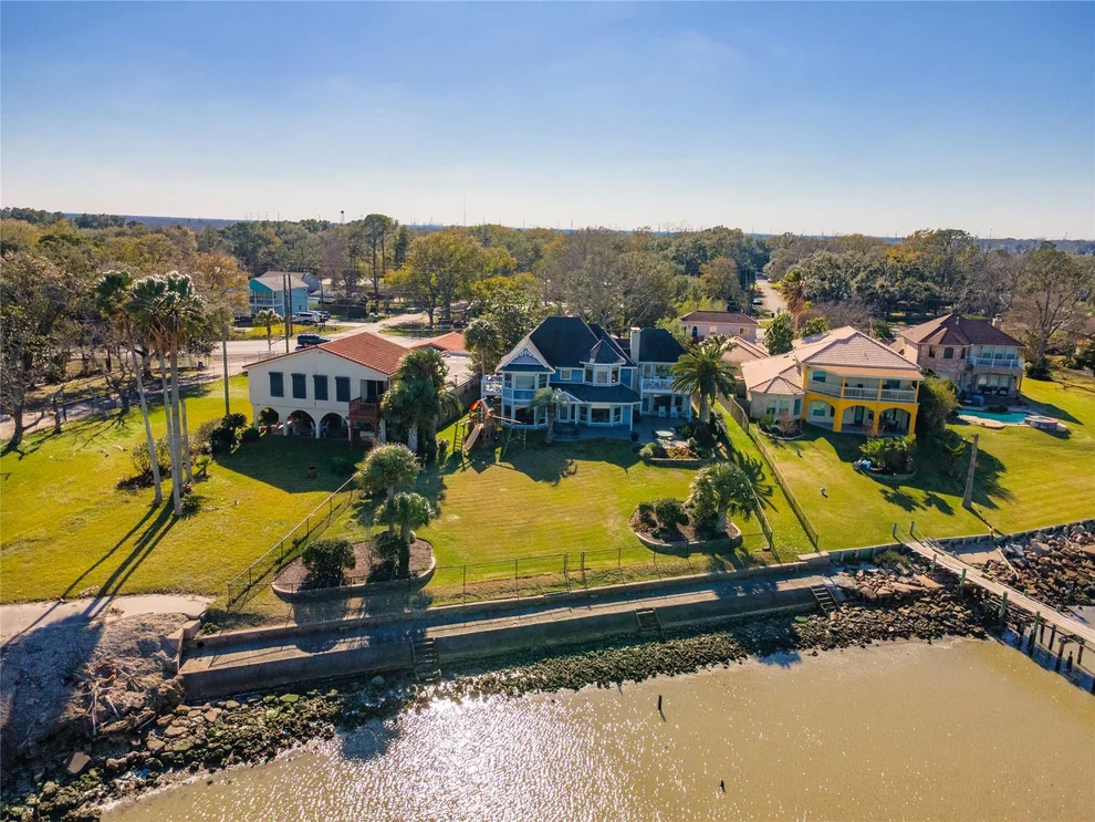Unit for sale at 5123 W Bayshore Drive, Bacliff, TX 77518