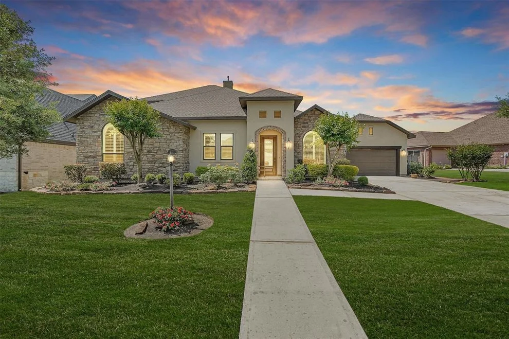 Unit for sale at 122 Club Island Way, Montgomery, TX 77356