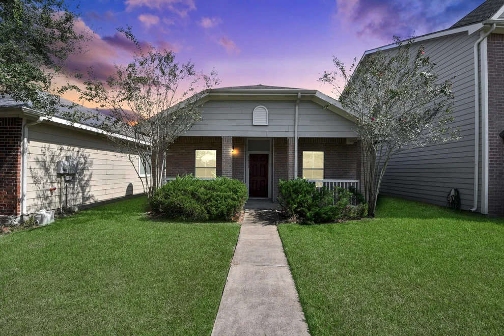 Unit for sale at 1612 Claremont Garden Circle, Houston, TX 77047
