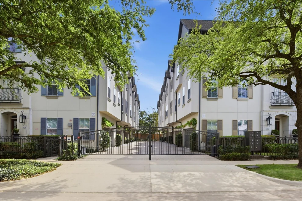 Unit for sale at 4031 Bellefontaine Street, Houston, TX 77025