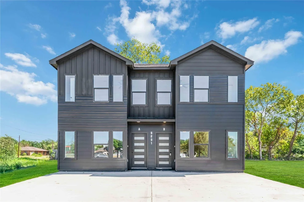 Unit for sale at 8201 Calhoun Street, Houston, TX 77033