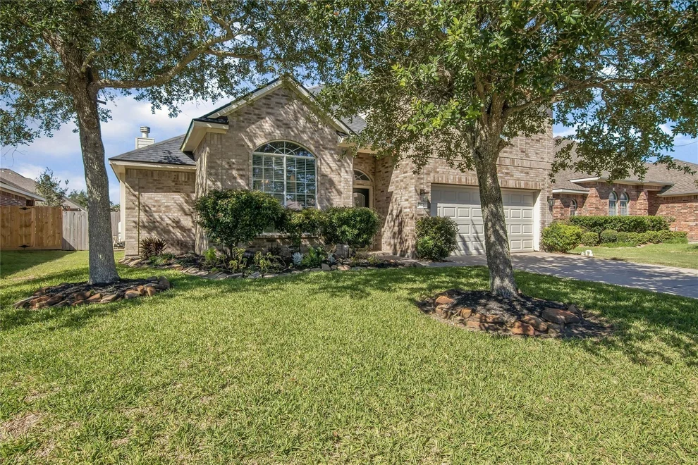 Unit for sale at 810 Hallmark Oak Street, Seabrook, TX 77586