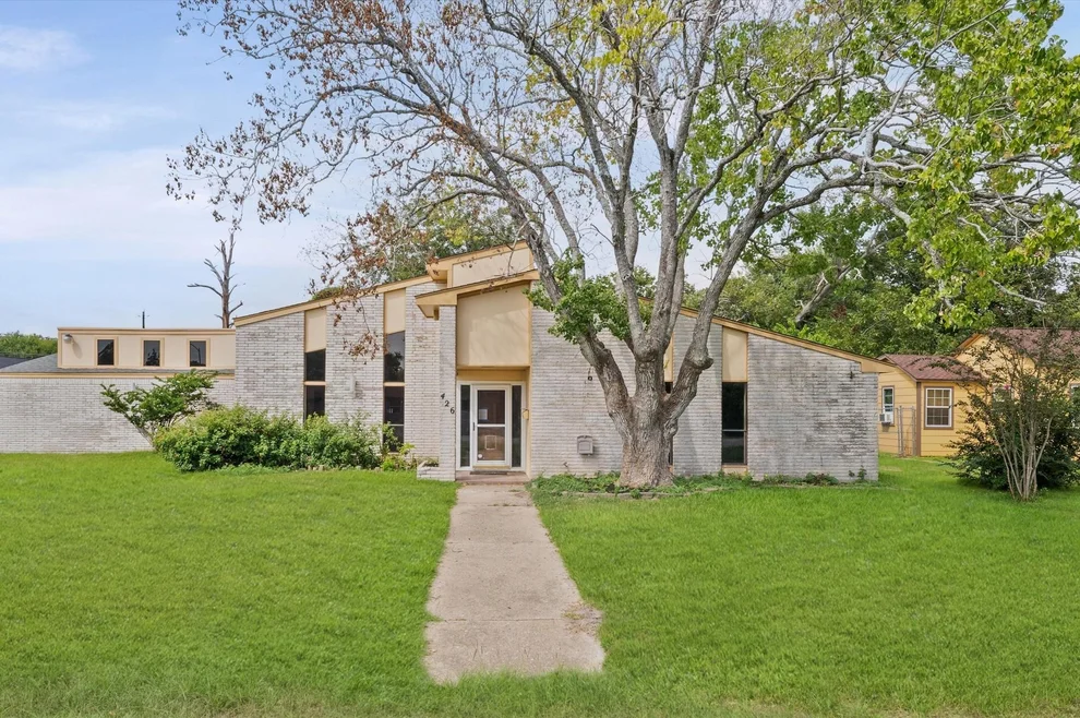 Unit for sale at 426 S 6th Street, La Porte, TX 77571