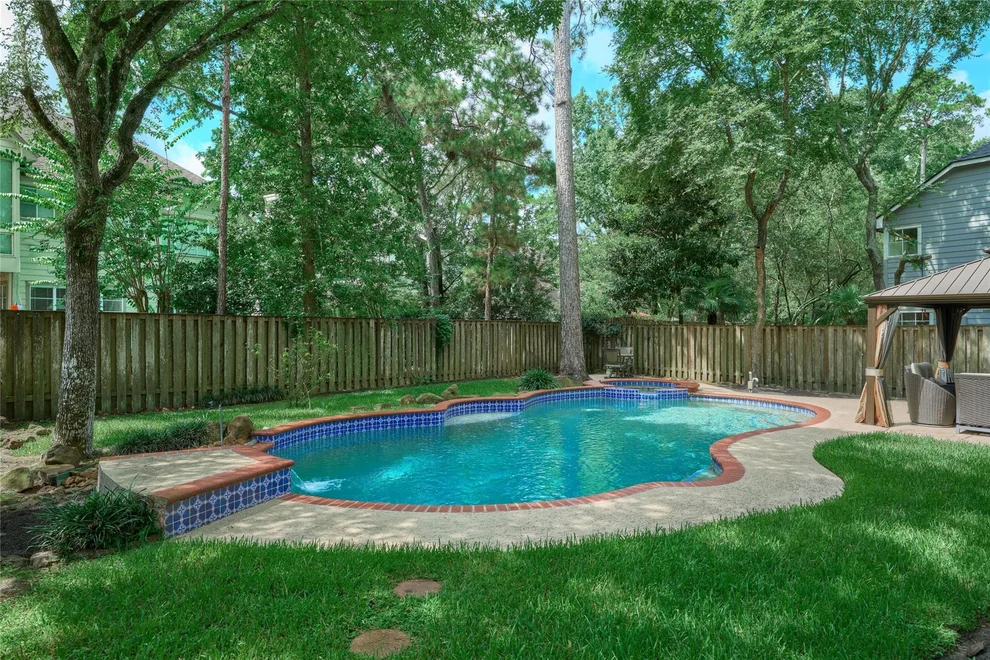 Unit for sale at 18 Glade Bank Place, The Woodlands, TX 77382
