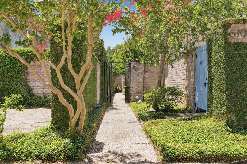 Unit for sale at 6103 Valley Forge Drive, Houston, TX 77057