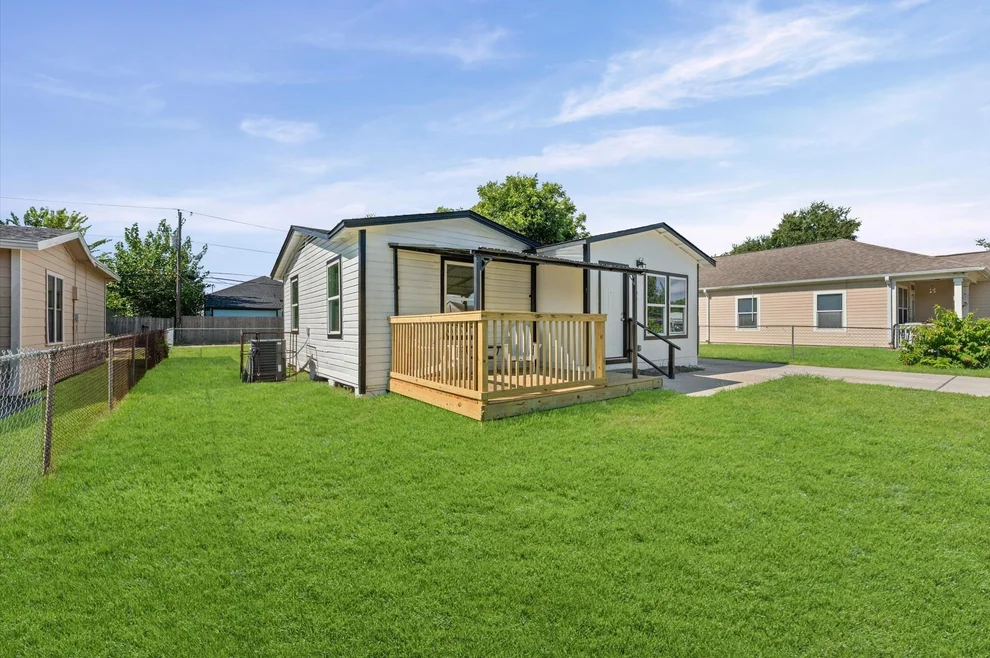Unit for sale at 509 17th Avenue N, Texas City, TX 77590
